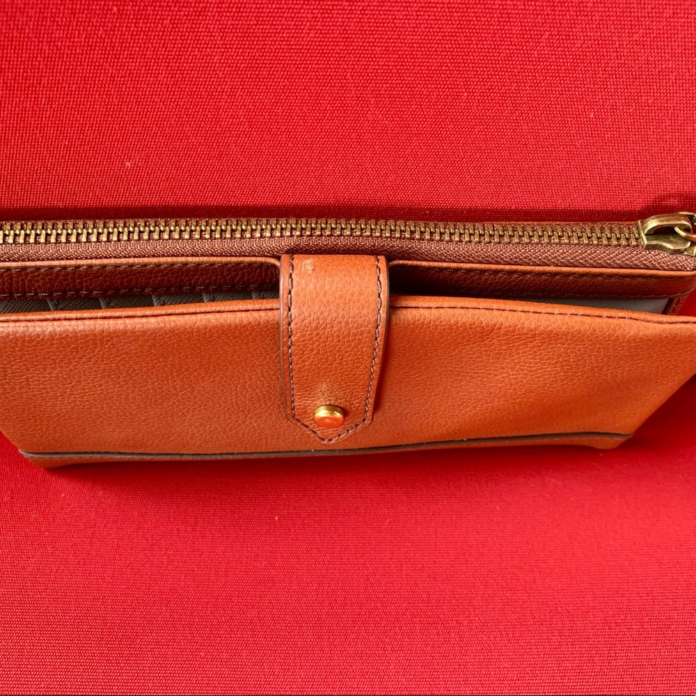 NWT Fossil Lainie Brown / Tan LeatherClutch Wallet